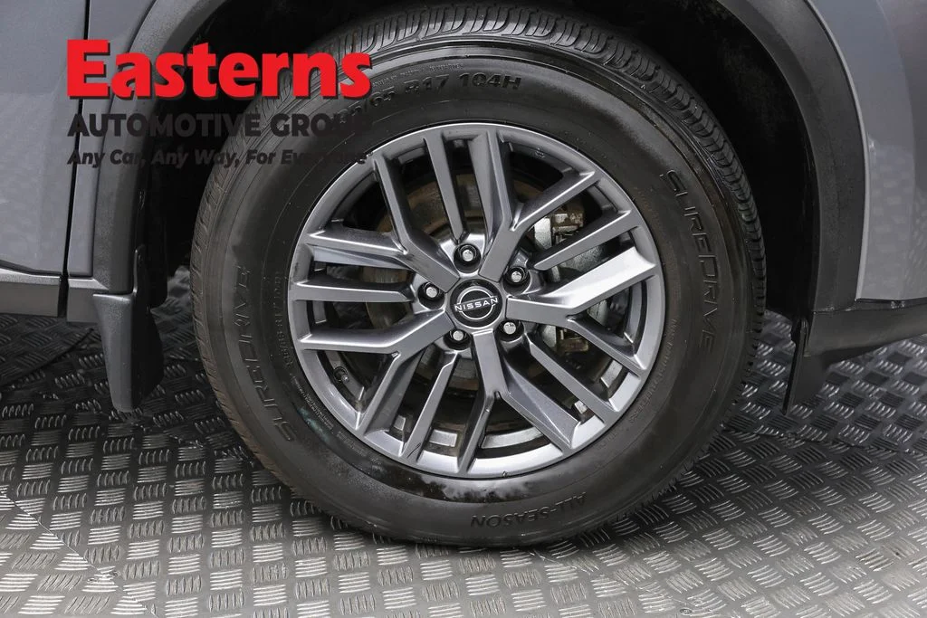 Used 2023 Gray Nissan S image 32