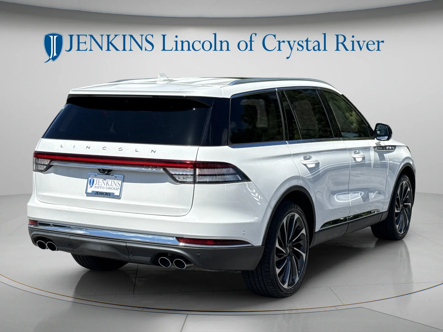 Used 2020 Pristine White Metallic Tri-Coat Lincoln Reserve image 5
