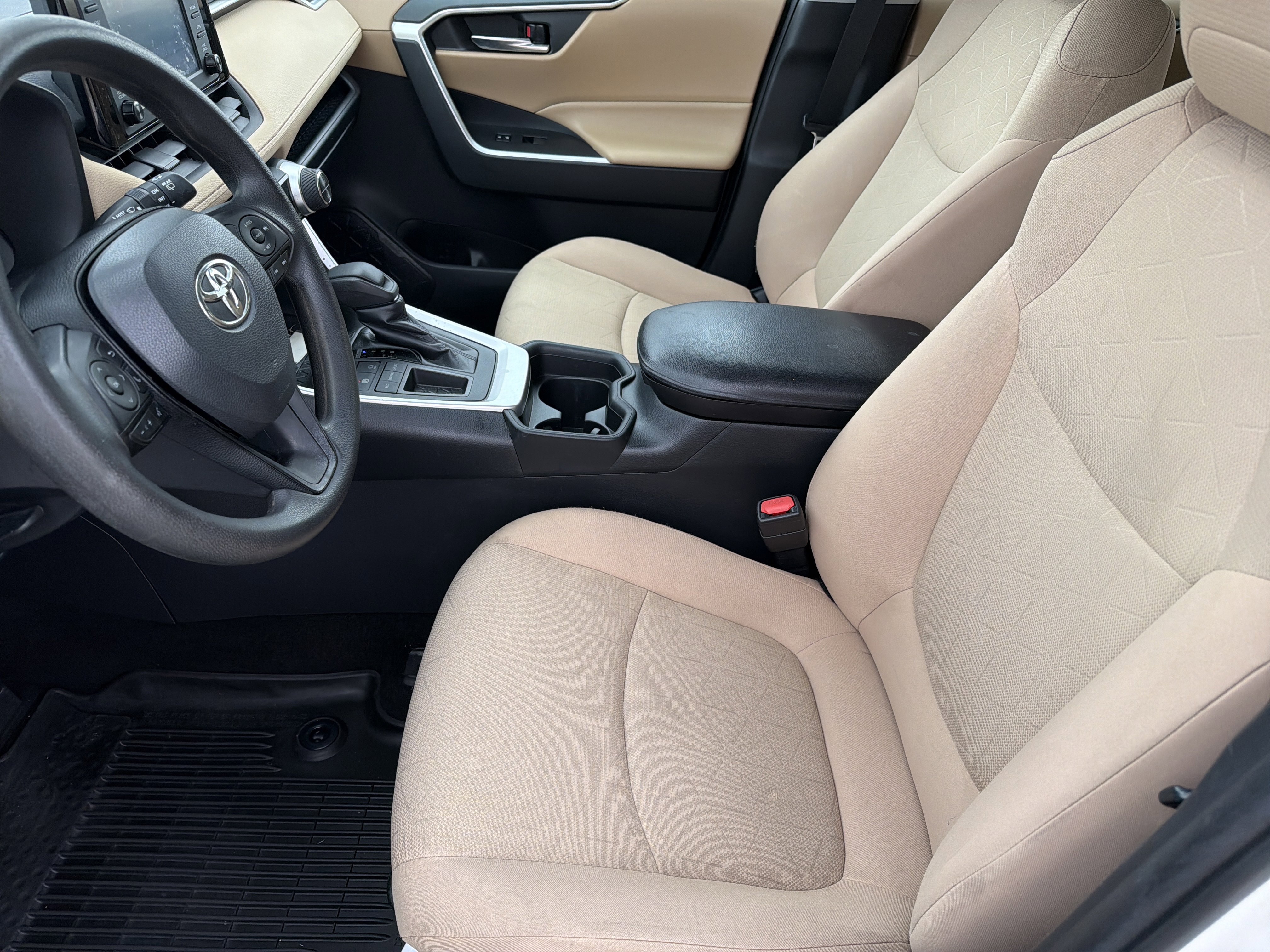 Used 2019 Super White Toyota XLE image 10
