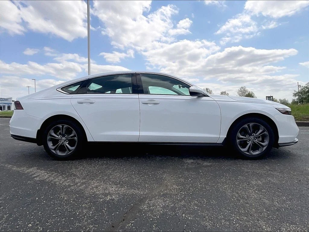 Certified Used 2024 Platinum White Pearl Honda EX image 4