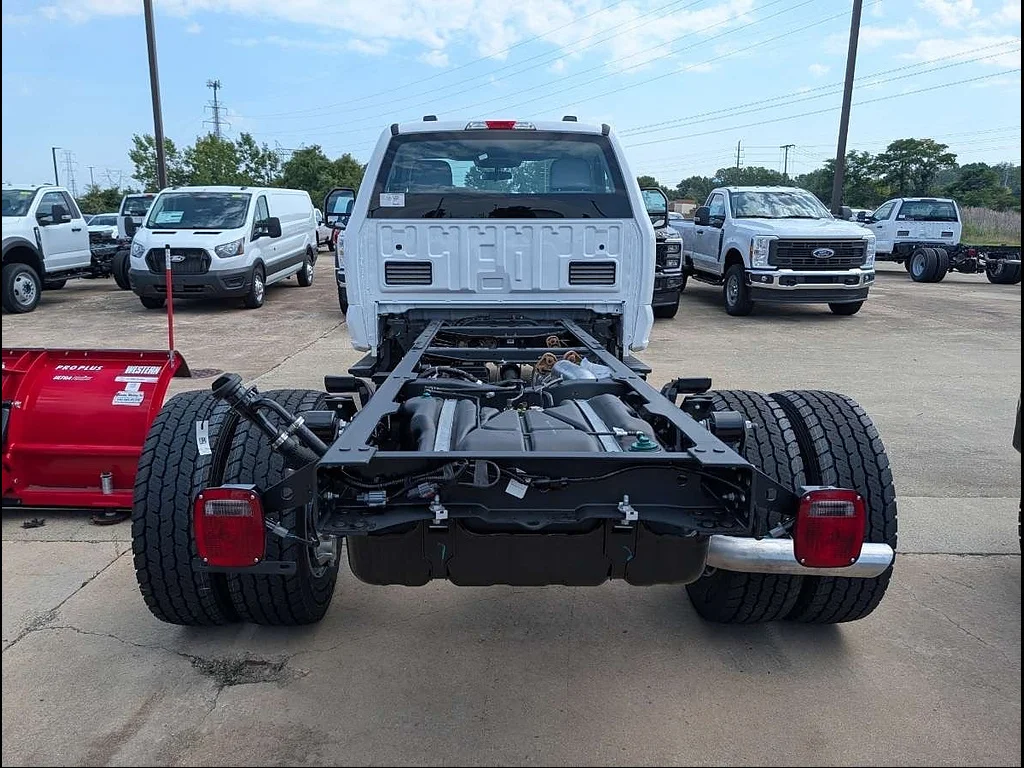 New 2026 Oxford White Ford F-600® XL image 3