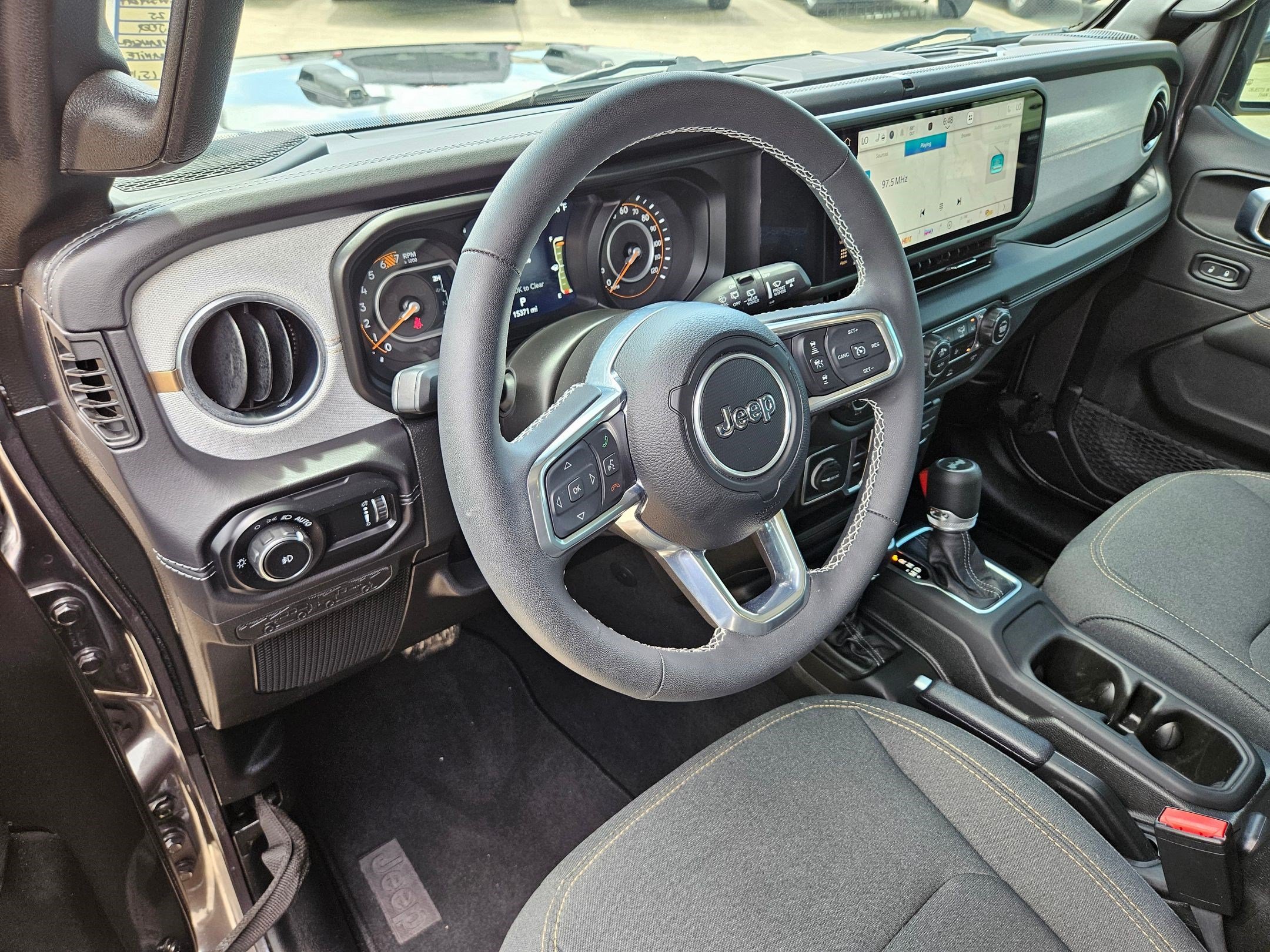 Used 2025 Granite Crystal Clearcoat Metallic Jeep Sahara image 12