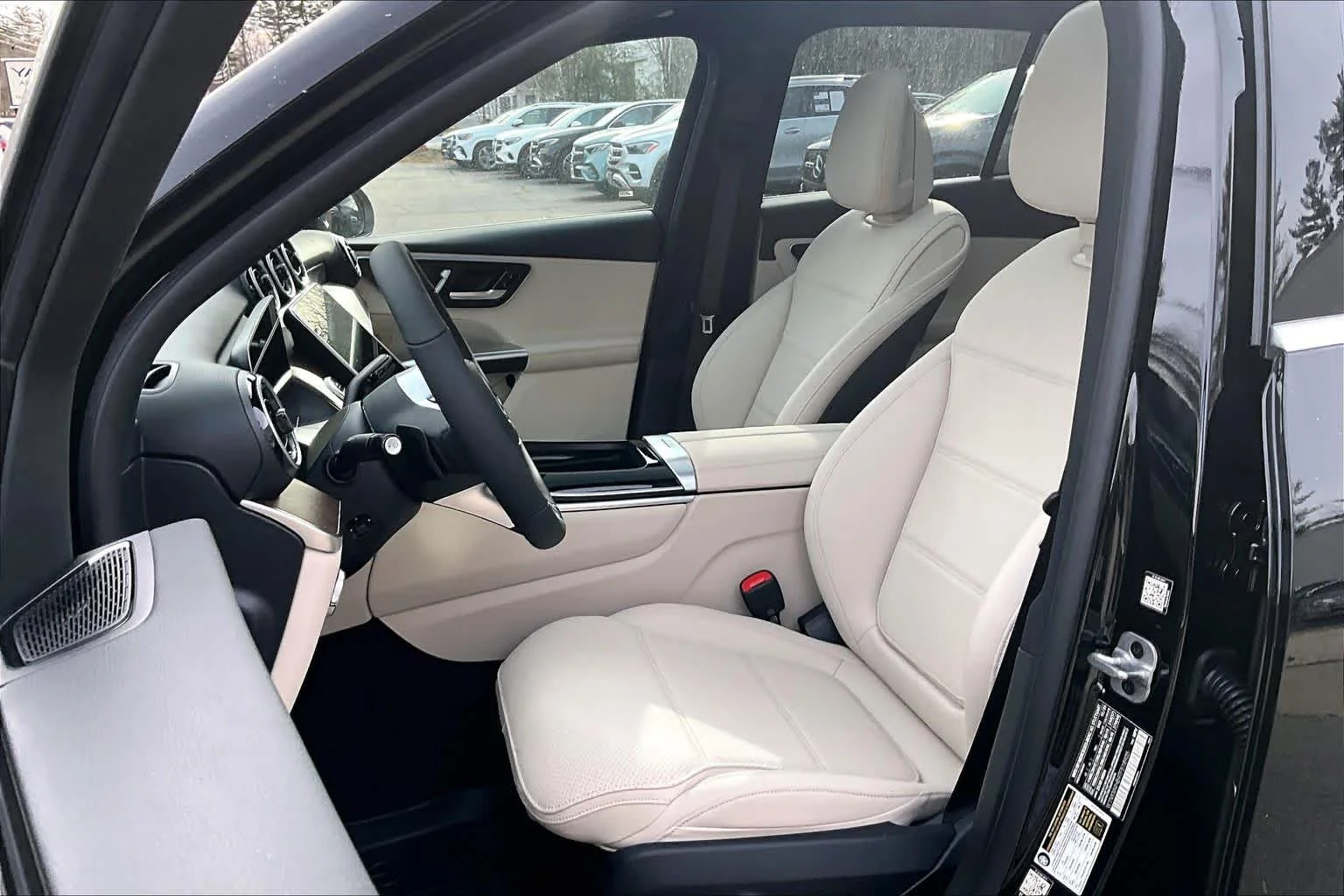 New 2026 040/Black Mercedes-Benz GLC 300 image 14