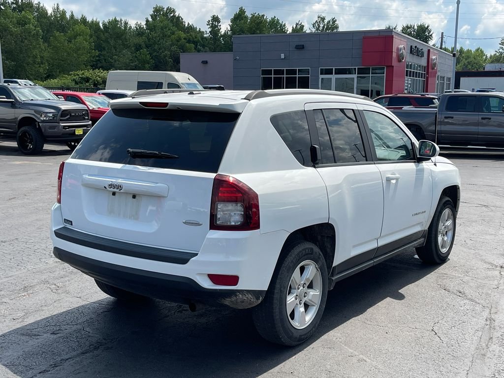 Used 2017 Bright White Clearcoat Jeep Latitude image 3