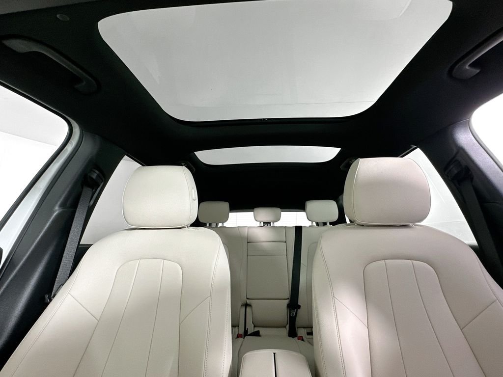 New 2026 Polar White Mercedes-Benz GLB 250 image 21