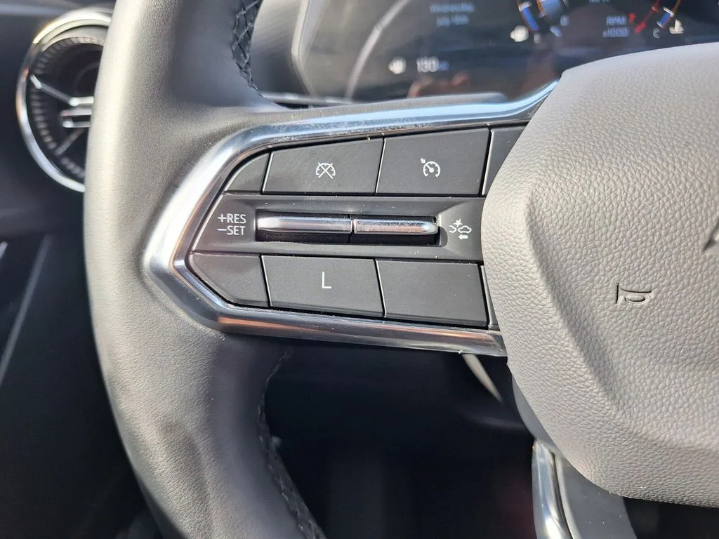 Used 2025 Summit White Chevrolet LT image 18