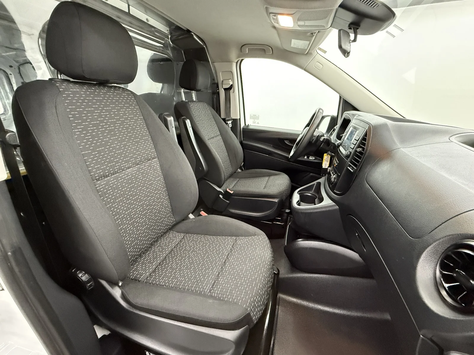 Used 2022 Arctic White Mercedes-Benz  image 30