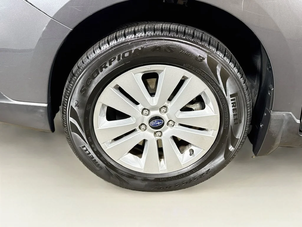 Used 2019 Gray Subaru 2.5i Premium image 40