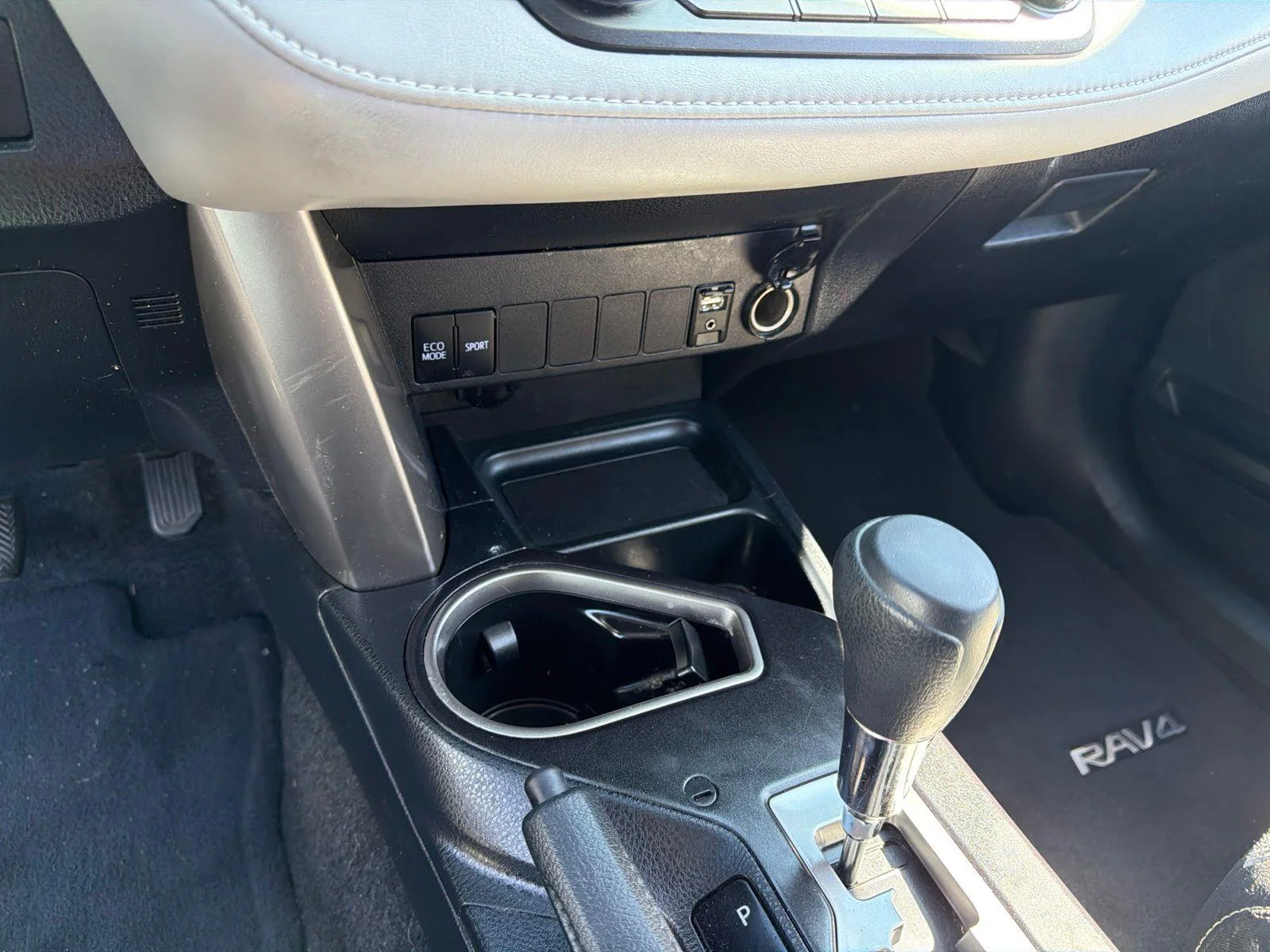 2018 Toyota RAV4 XLE - Photo 29
