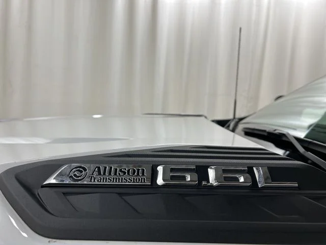 Used 2025 White Chevrolet LT image 27