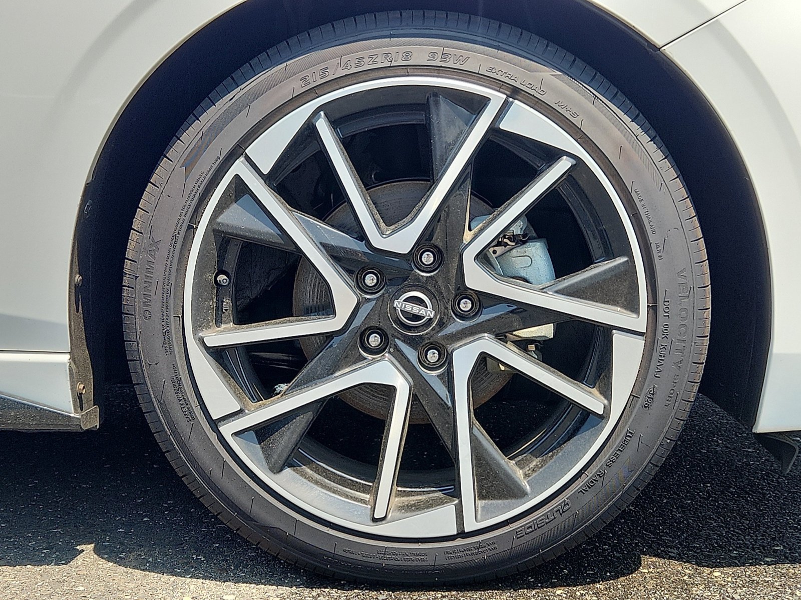 Used 2025 Aspen White Tricoat/Super Black Nissan SR image 8