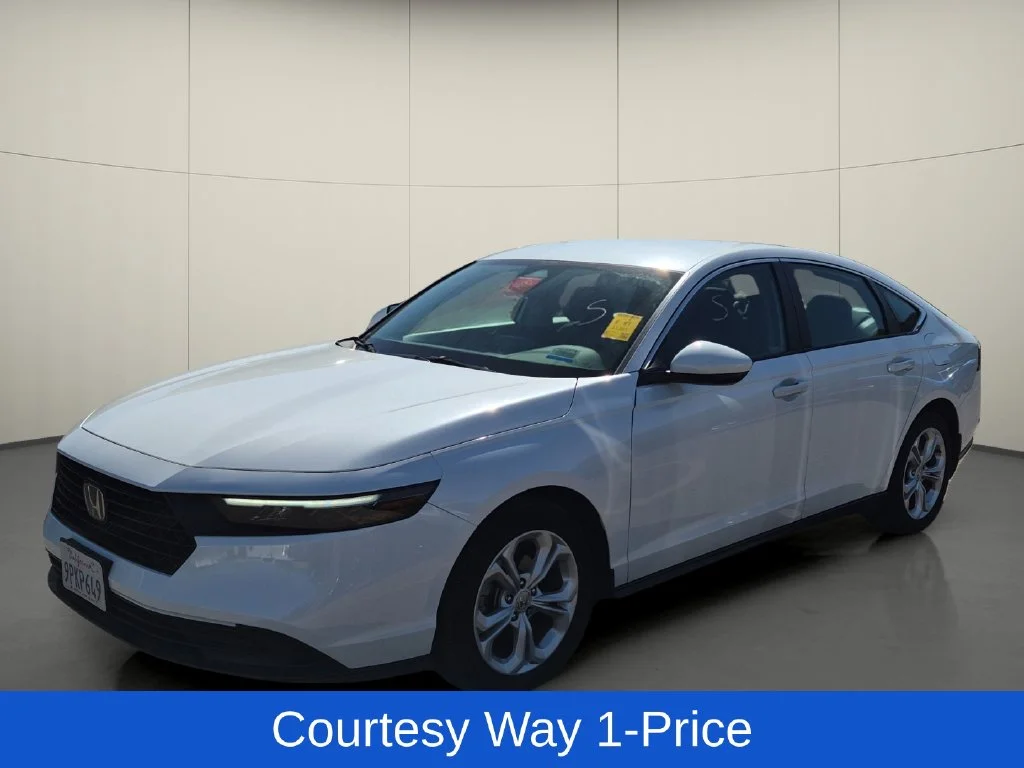 Used 2024 White Honda LX image 4