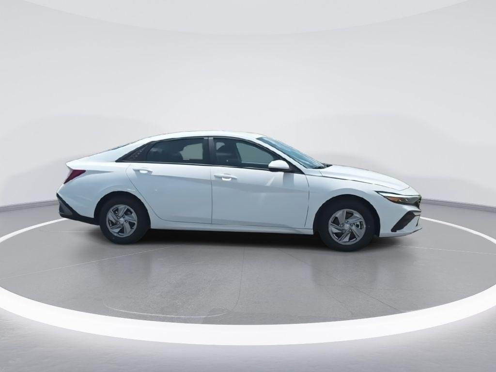 New 2026 White Hyundai SE image 9