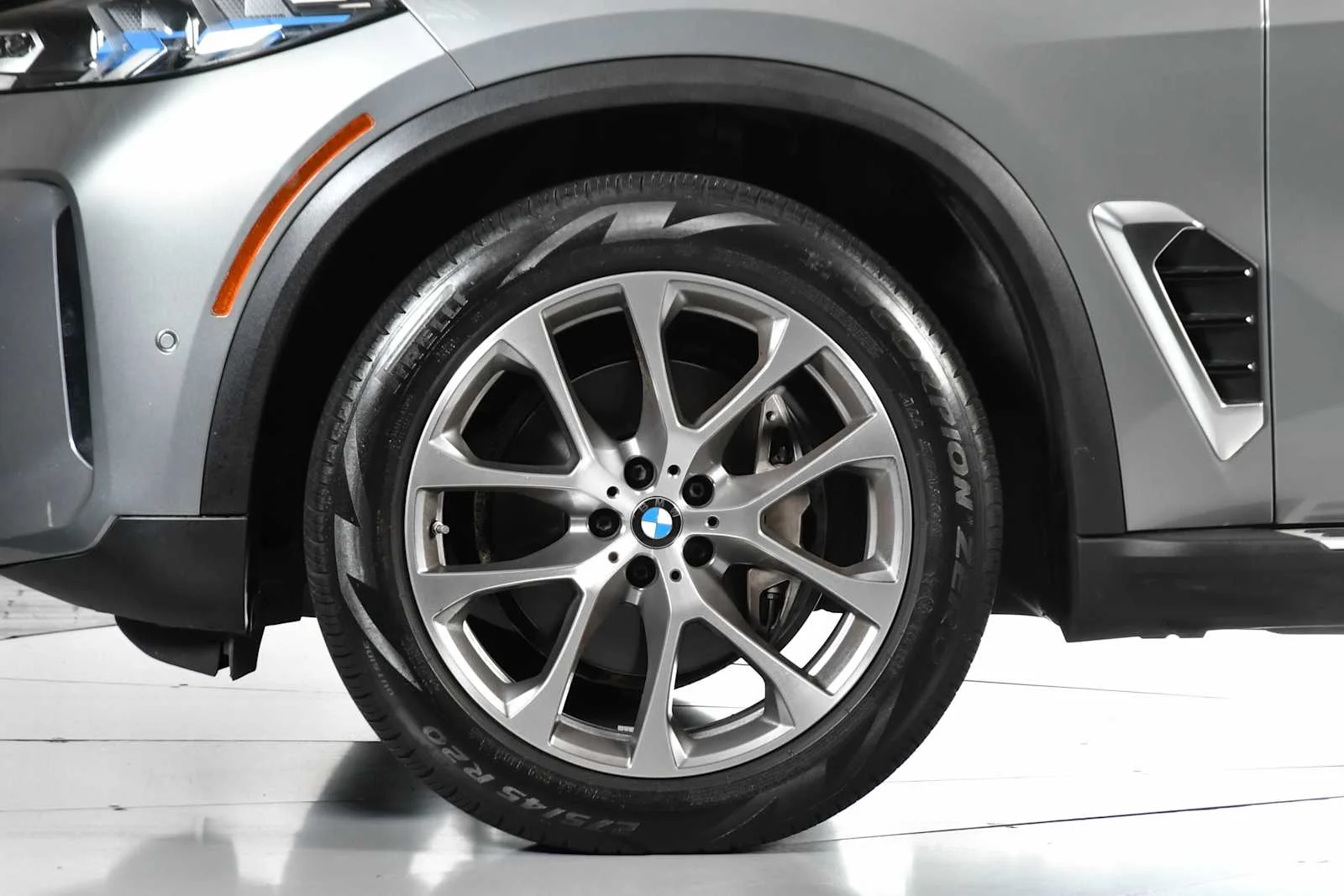Used 2024 Skyscraper Grey Metallic BMW xDrive40i image 10