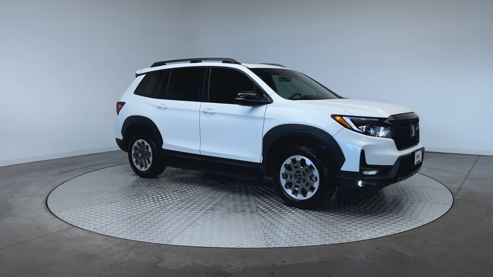 Used 2025 Platinum White Pearl Honda TrailSport image 2