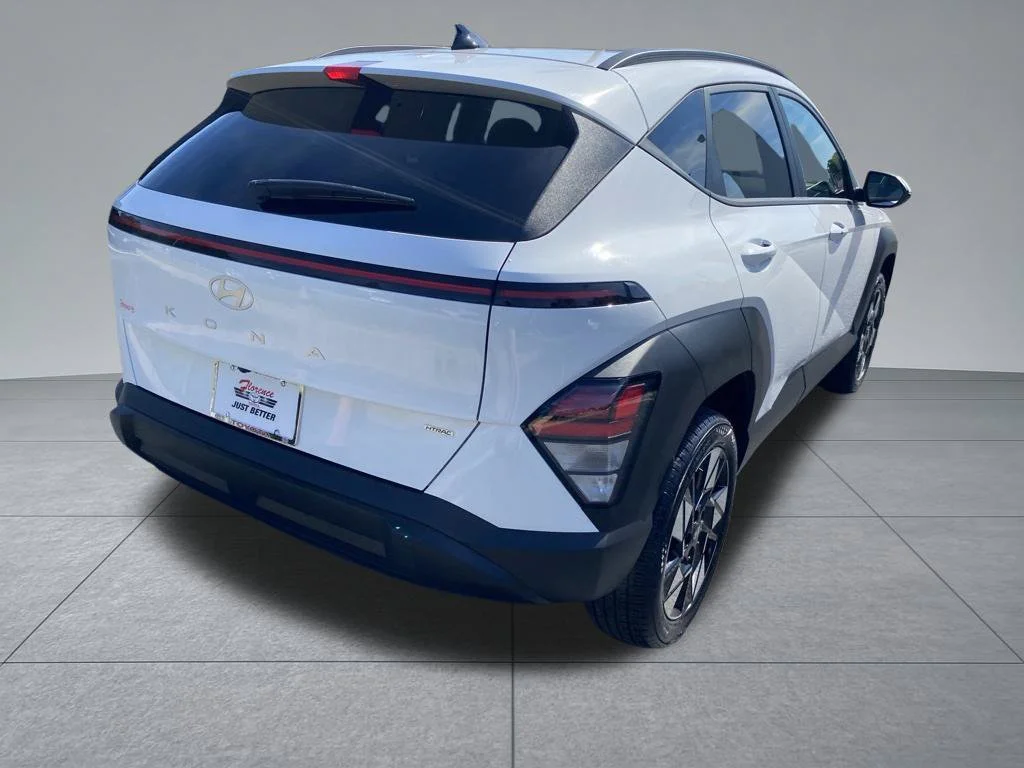 Used 2024 White Hyundai SEL image 13