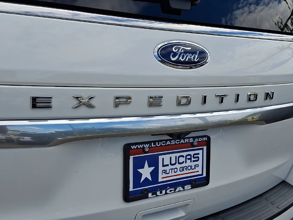 Used 2022 Star White Metallic Tri-Coat Ford Platinum image 32