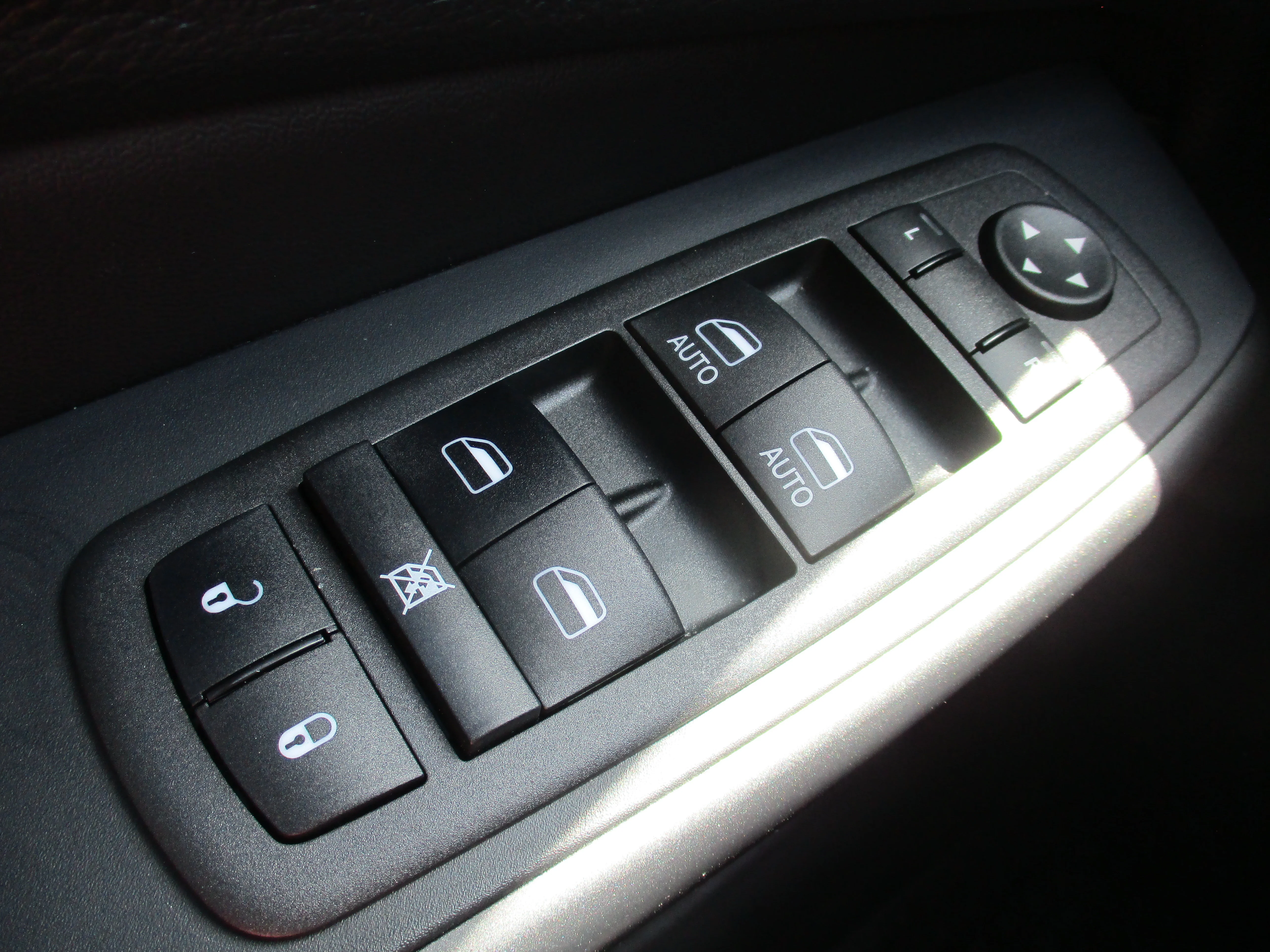 Used 2022 Hydro Blue Pearlcoat Jeep Trailhawk image 27