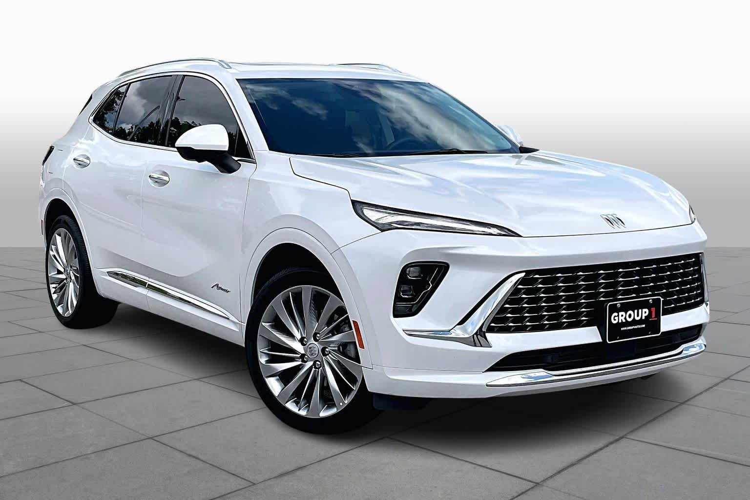 Used 2025 White Frost Tricoat Buick Avenir image 3