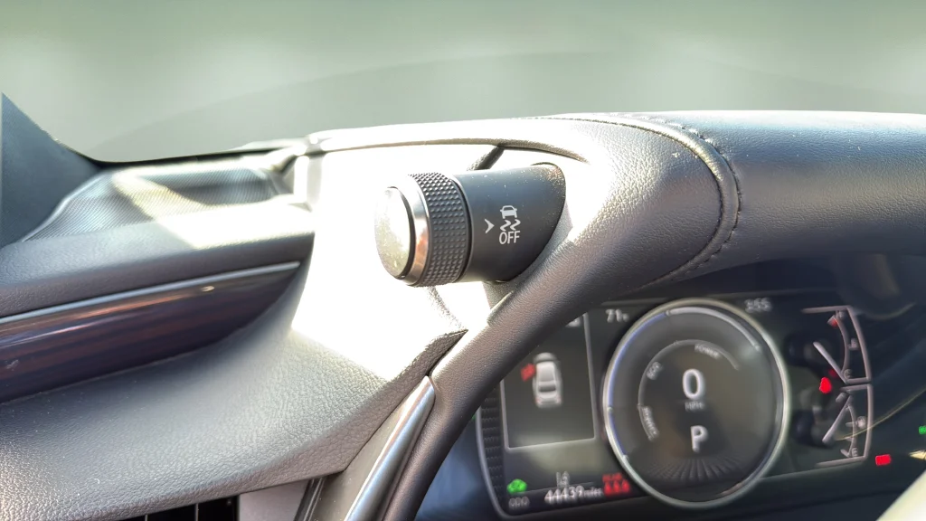 Used 2020 Silver Lexus 300h image 21
