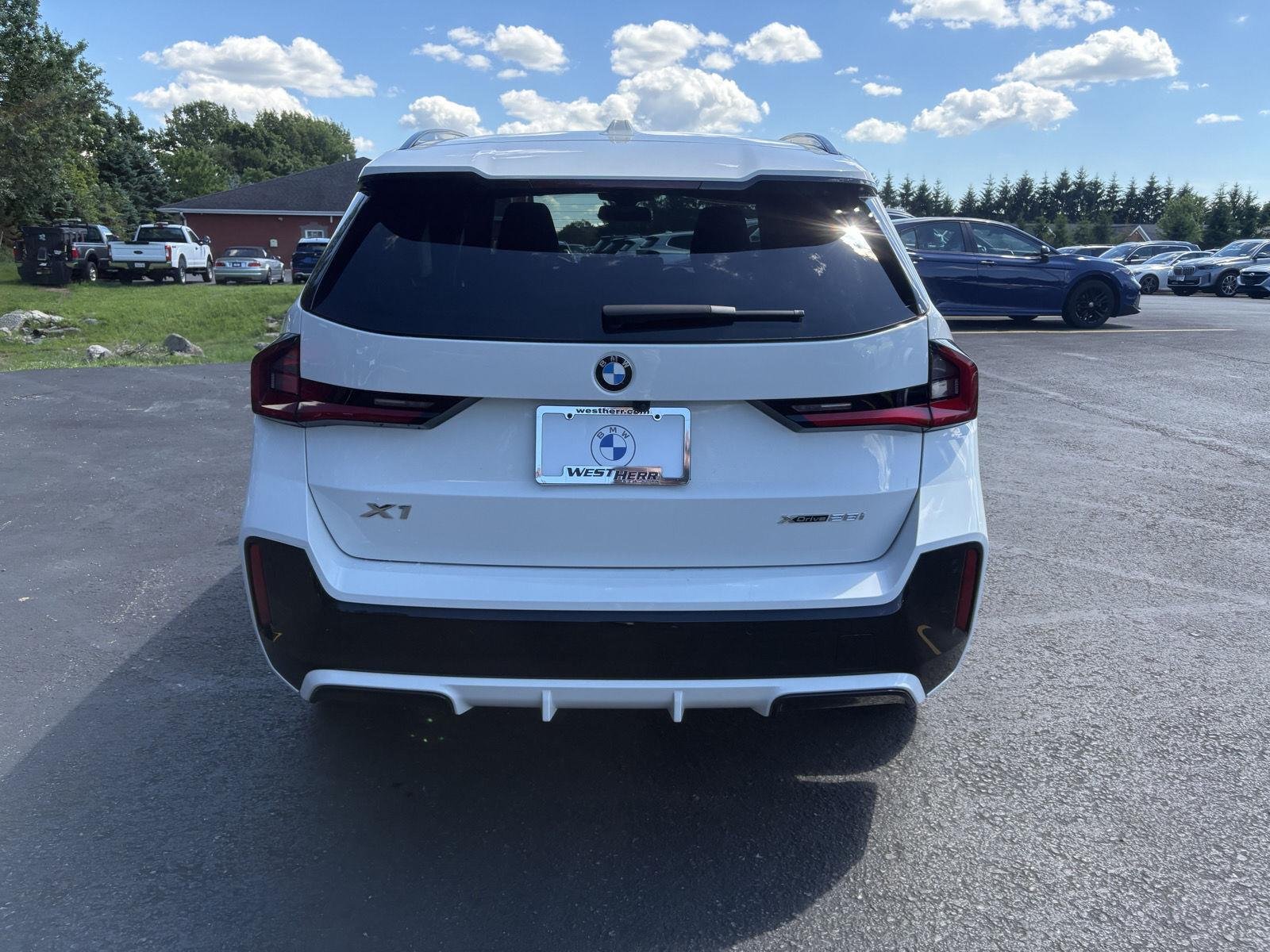 Used 2023 Alpine White BMW xDrive28i image 5