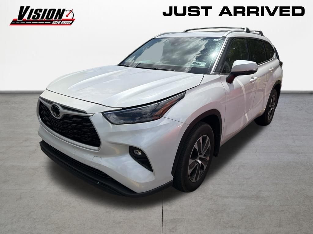Used 2022 Beige Toyota XLE image 1
