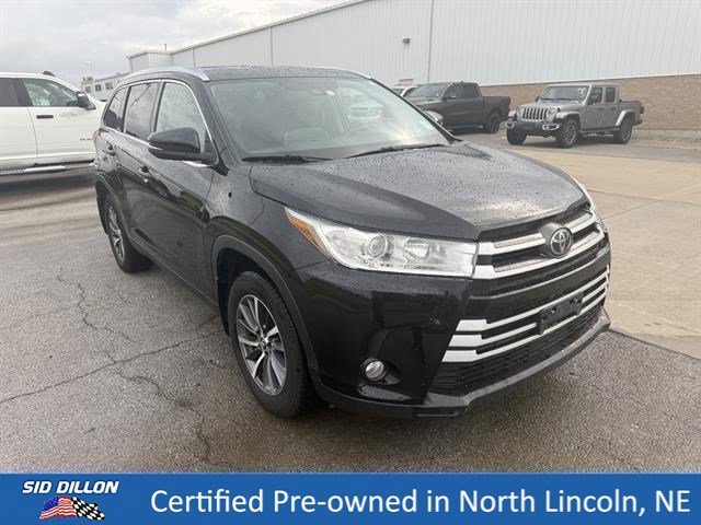 Used 2019 Midnight Black Metallic Toyota XLE image 6
