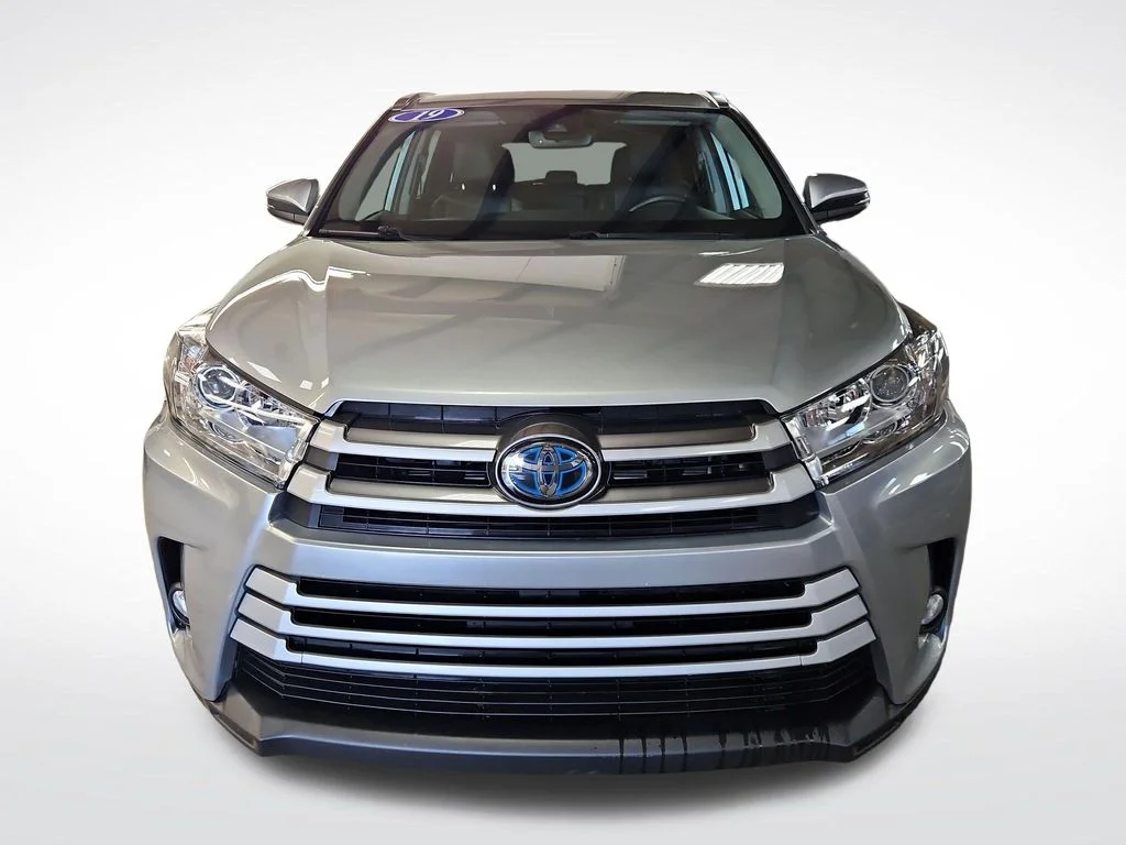 Certified Used 2019 Silver Toyota XLE image 8