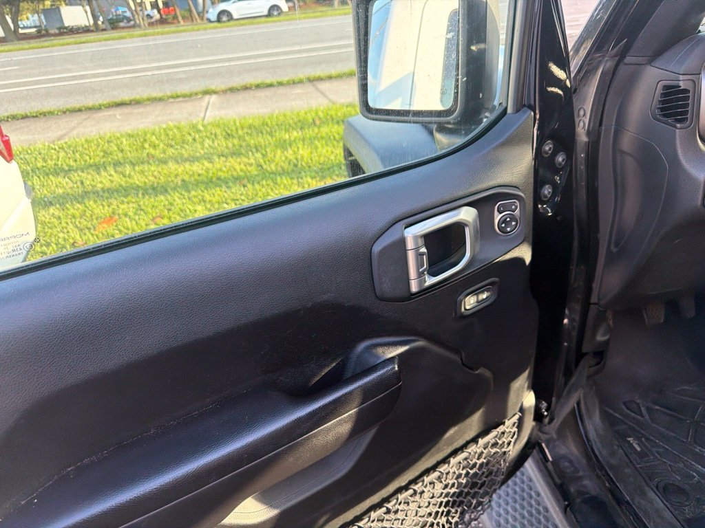 Used 2020 Black Jeep Unlimited Sport S image 8