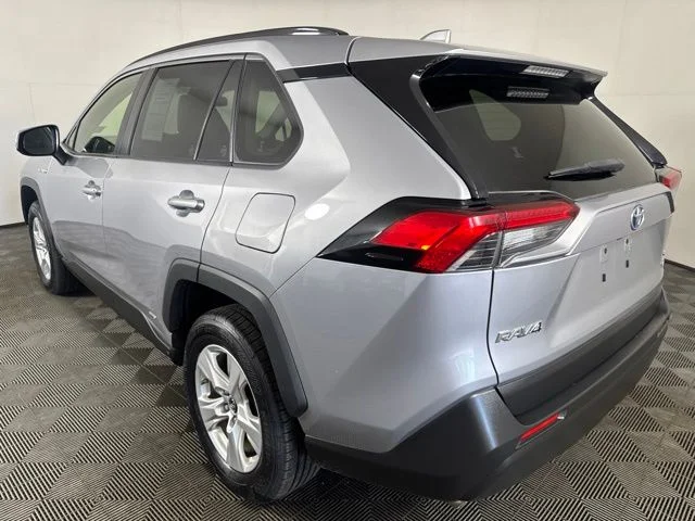Used 2019 Silver Toyota XLE image 6