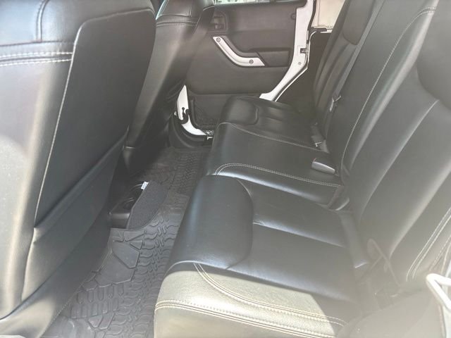 Used 2014 White Jeep Unlimited Rubicon image 15