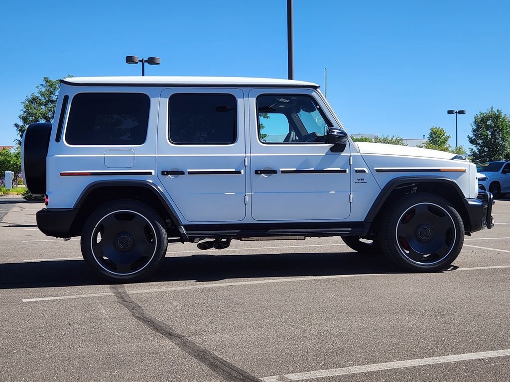 New 2027 MANUFAKTUR Moonlight White Magno Mercedes-Benz AMG® G 63 image 2