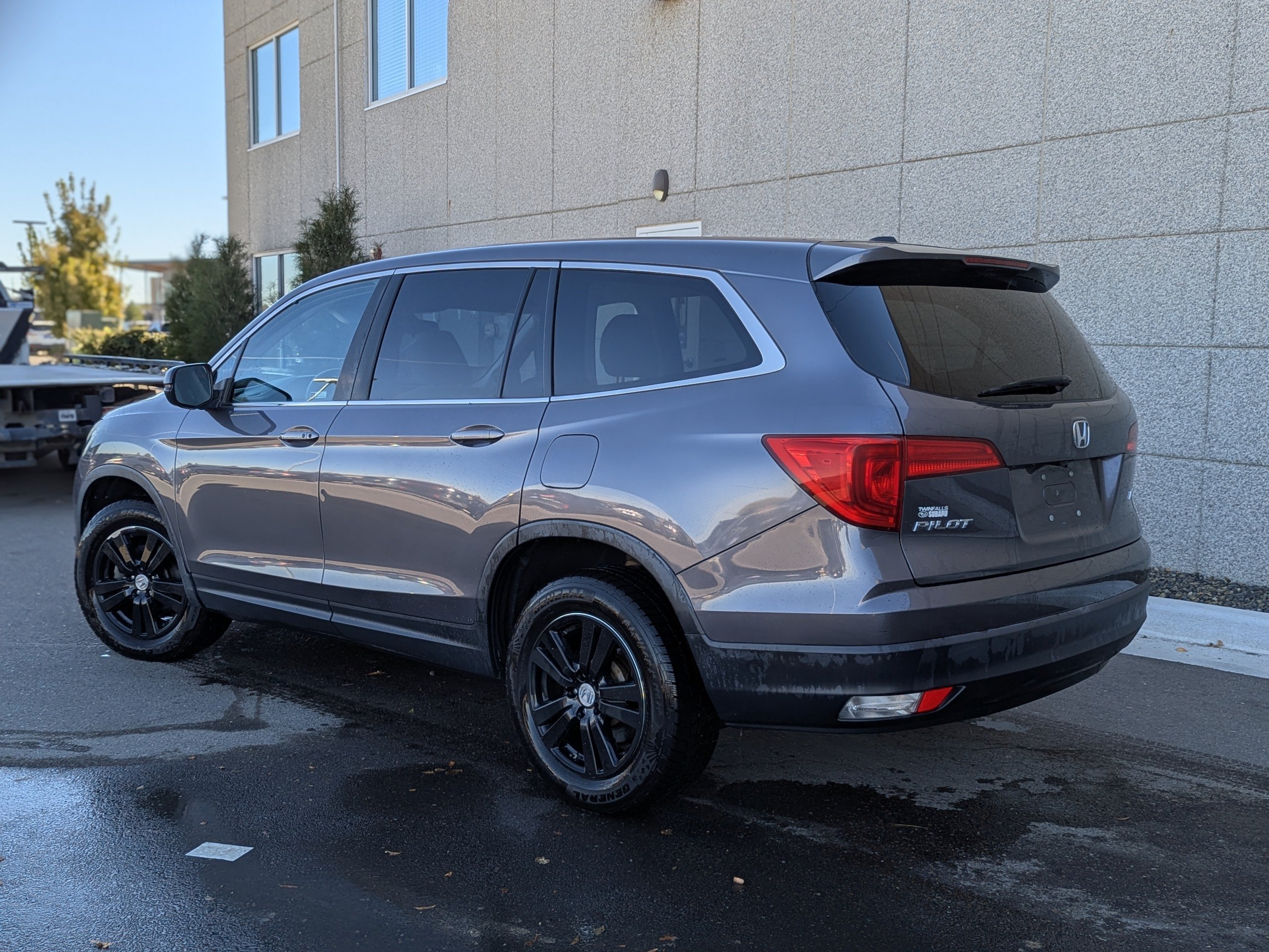 Used 2018 Silver Honda EX image 3