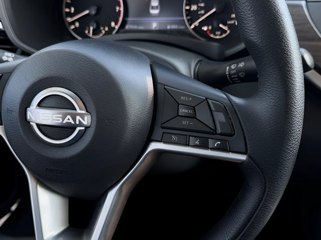 Used 2025 Silver Nissan 2.5 SV image 15