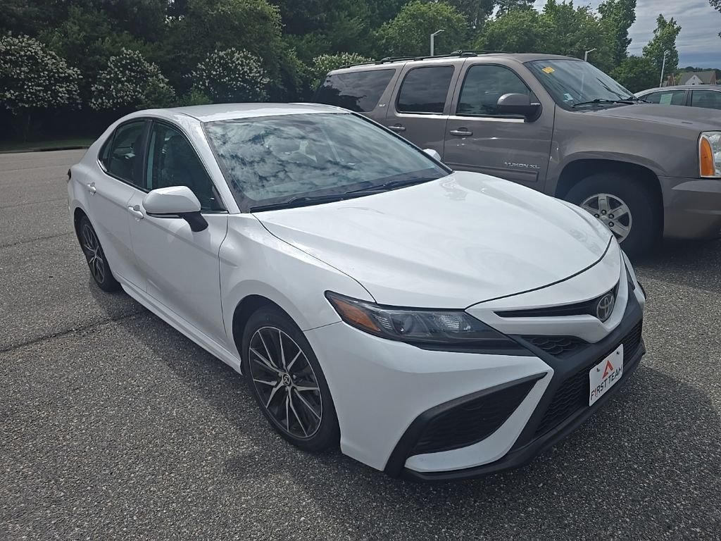 Used 2024 White Toyota SE image 3