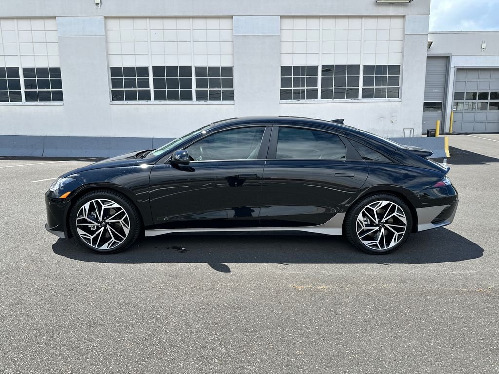 Certified Used 2023 Black Hyundai SEL image 3