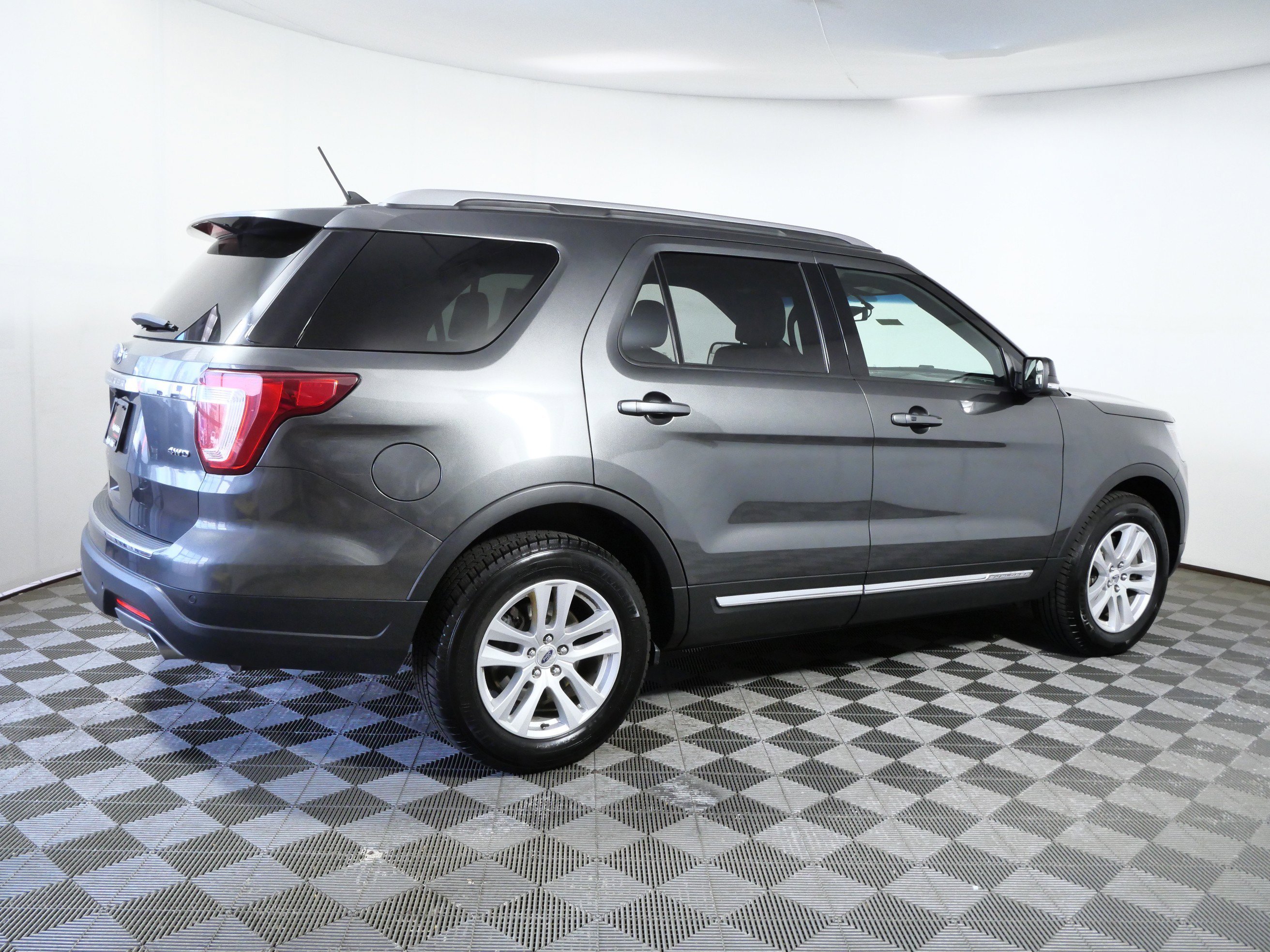 Certified Used 2018 Magnetic Ford XLT image 8