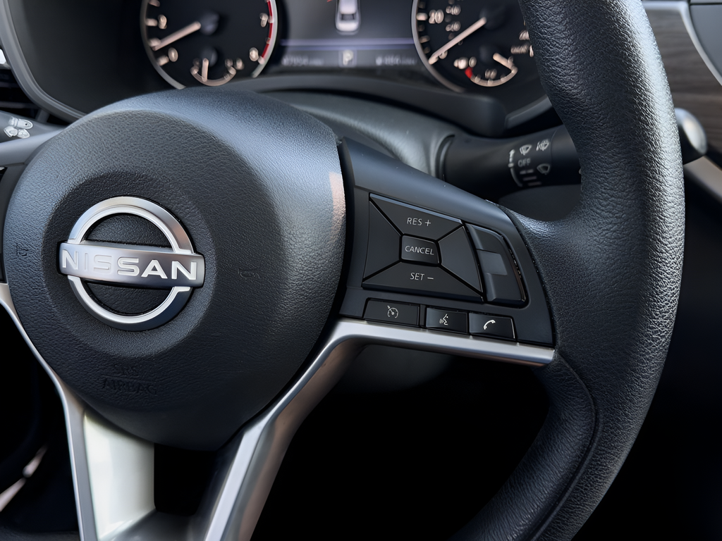 Used 2025 Silver Nissan 2.5 SV image 15