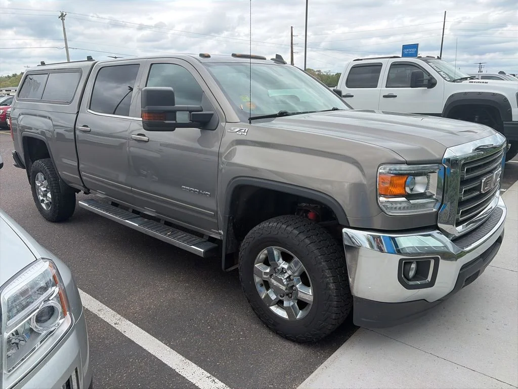 2017 GMC Sierra 4WD Crew Cab Standard Box SLE's photo
