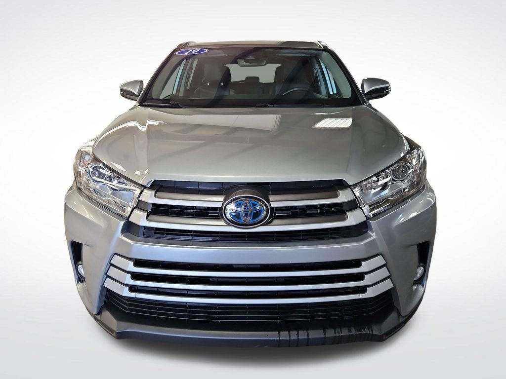 Used 2019 Silver Toyota XLE image 8