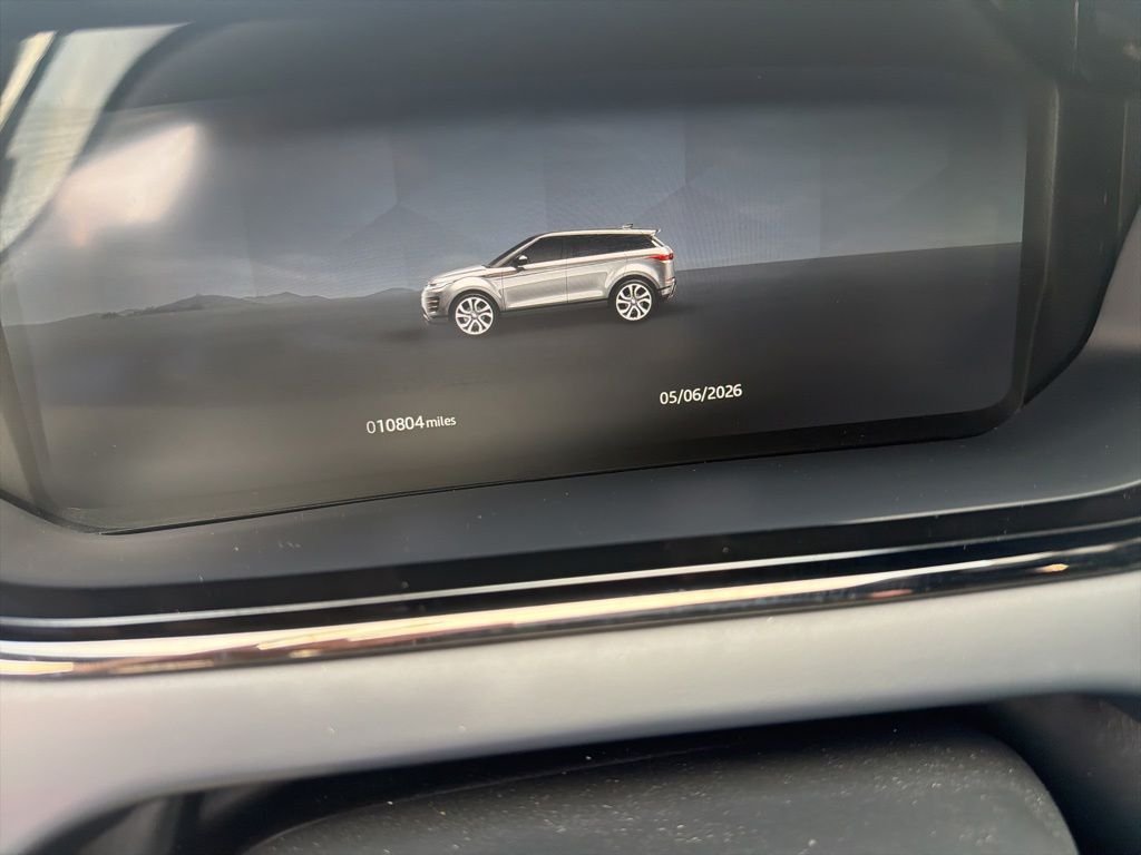 Used 2025 White Land Rover Dynamic image 9