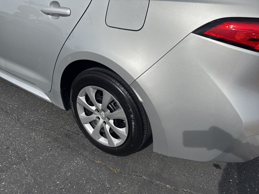 2025 Toyota Corolla LE - Photo 9