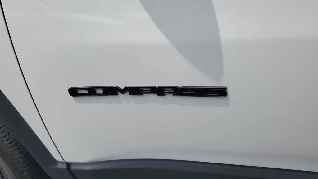 Used 2026 White Jeep Latitude image 8