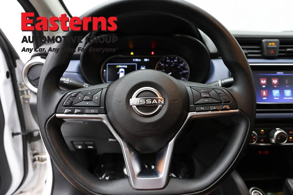 Used 2023 White Nissan 1.6 SV image 10