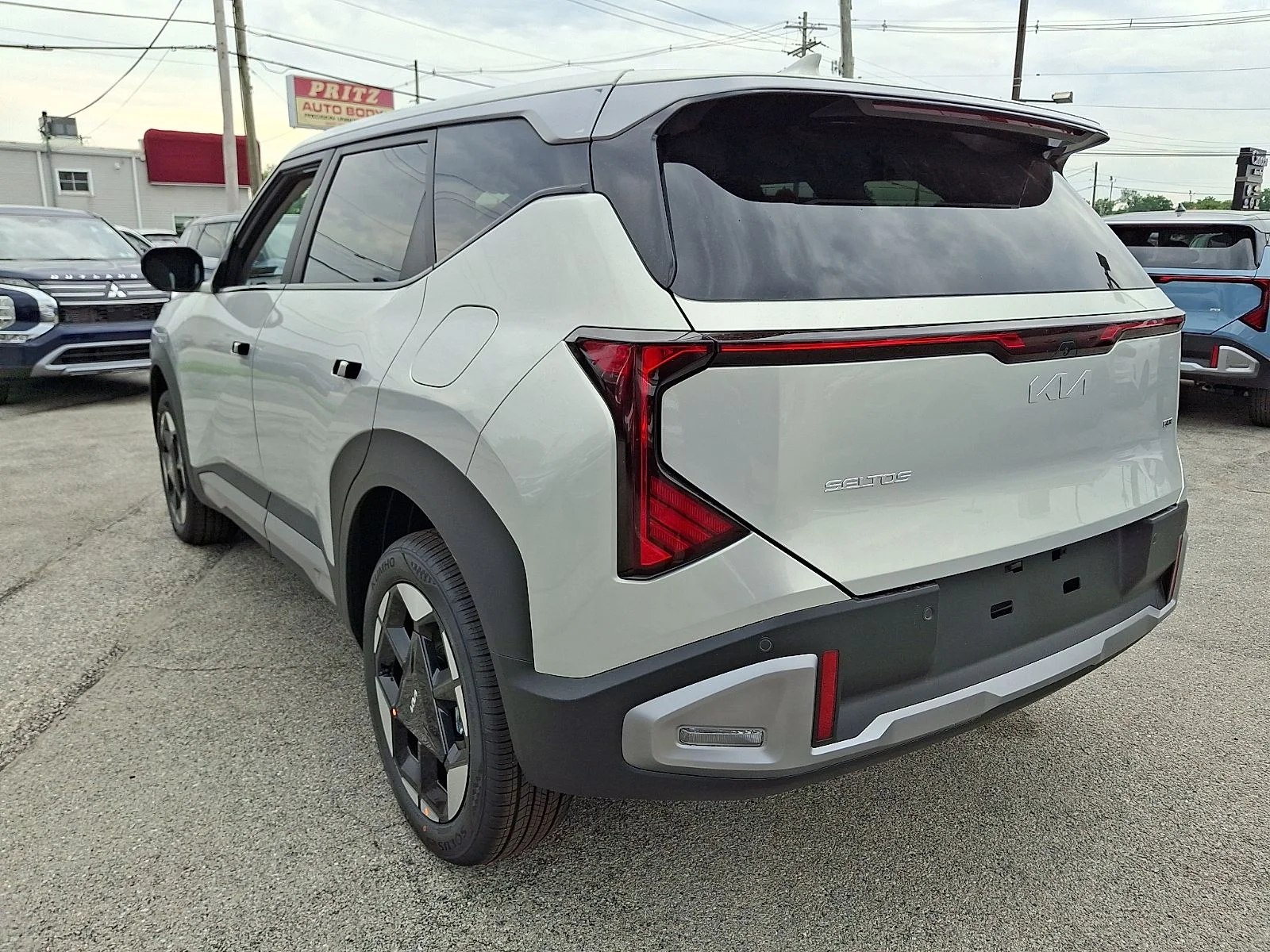 New 2027 White Kia S image 6