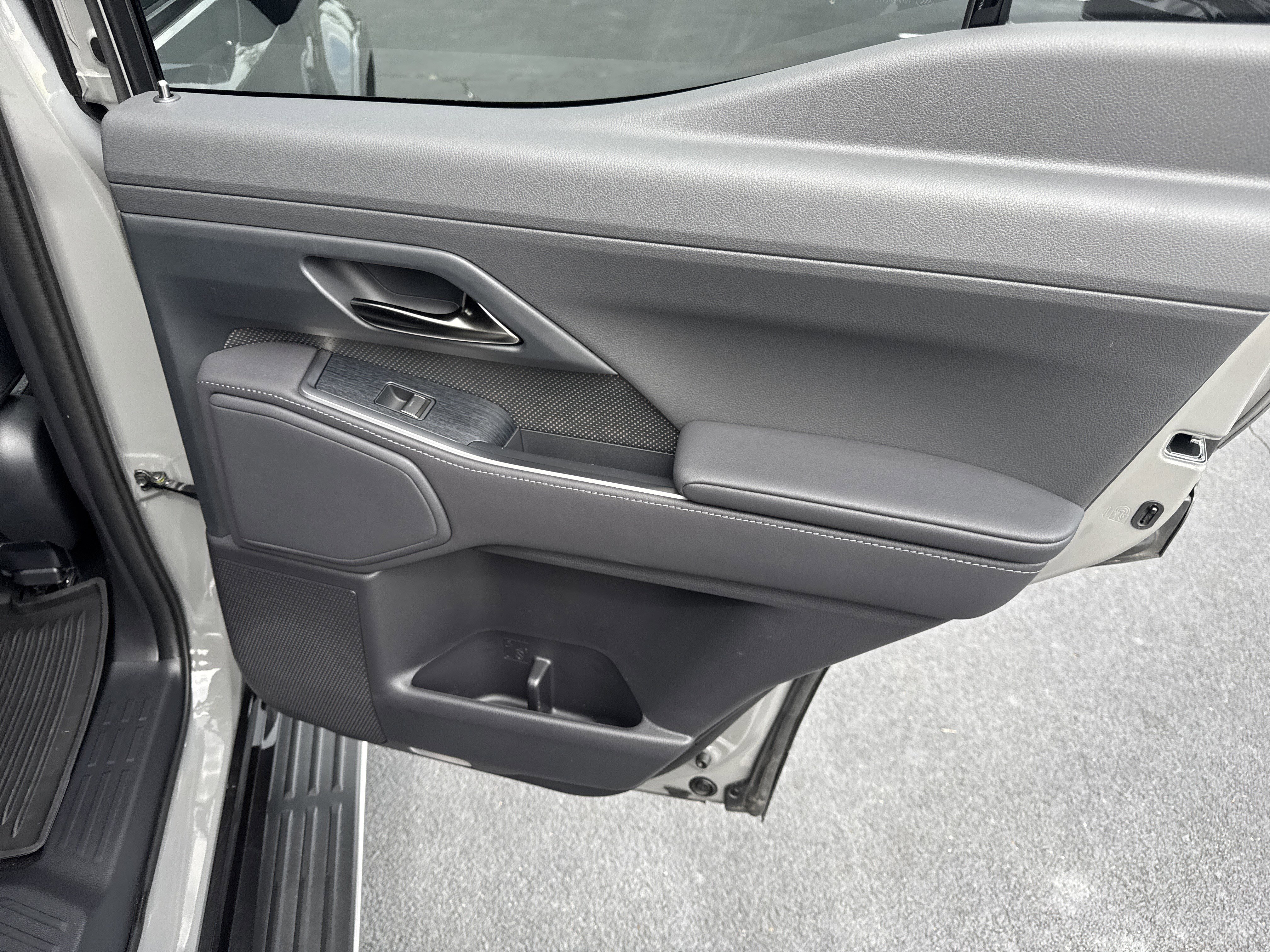 Used 2025 Incognito Lexus 550 Premium+ image 40