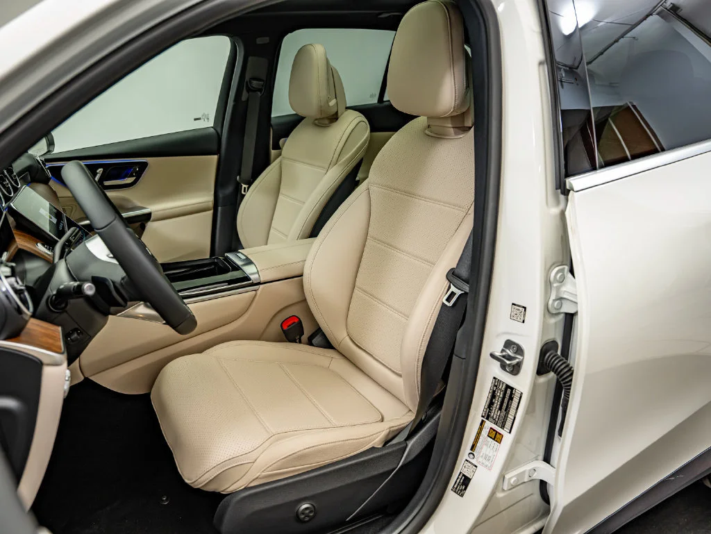 New 2026 Polar White Mercedes-Benz GLC 300 image 34
