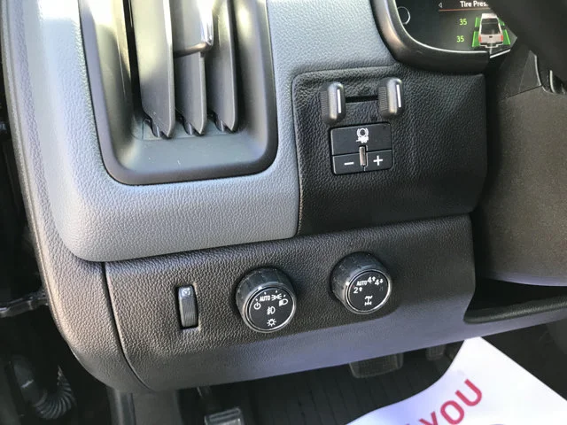 Used 2022 Black Chevrolet 4WD Z71 image 14