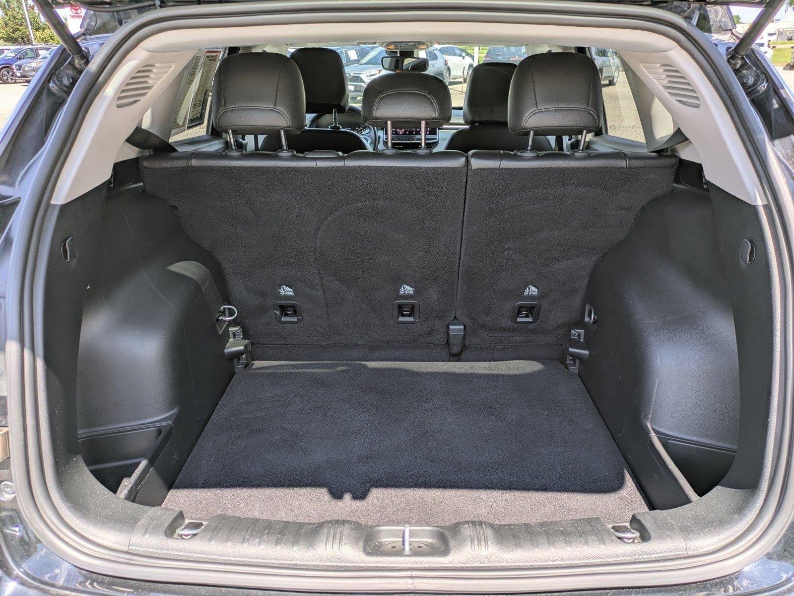 Used 2022 Diamond Black Crystal Pearlcoat Jeep Limited image 13