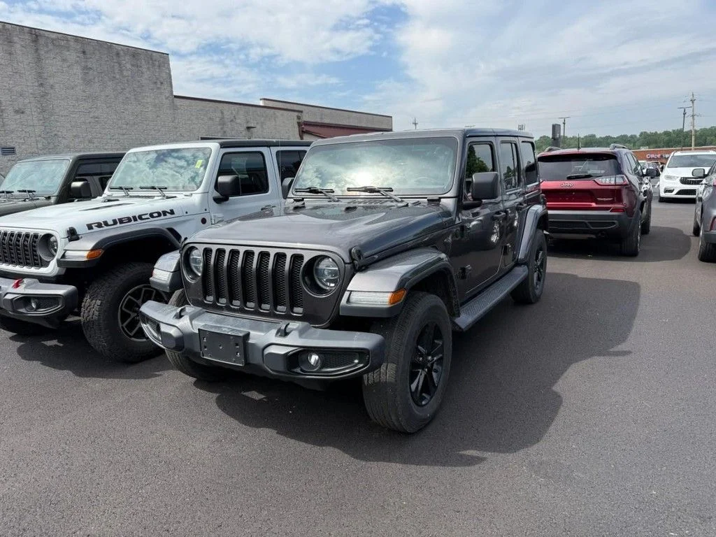 Used 2018 Red Jeep Unlimited Sahara image 4